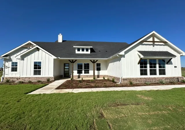 Single family home for sale at 147 Sunny Side Rd, Valley View, TX 76272 | MLS# 21311071