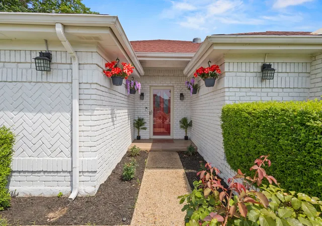 Photo 3 of Single family home for sale at 4017 Timberidge Dr, Irving, TX 75038 | MLS# 21291964 | Listing updated on 2026-08-27