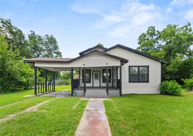 Homes for sale in Mexia, TX | 812 E Sumpter, Mexia, TX 76667 | MLS# 21309579