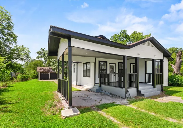 Homes for sale in Mexia, TX | 812 E Sumpter, Mexia, TX 76667 | MLS# 21309579