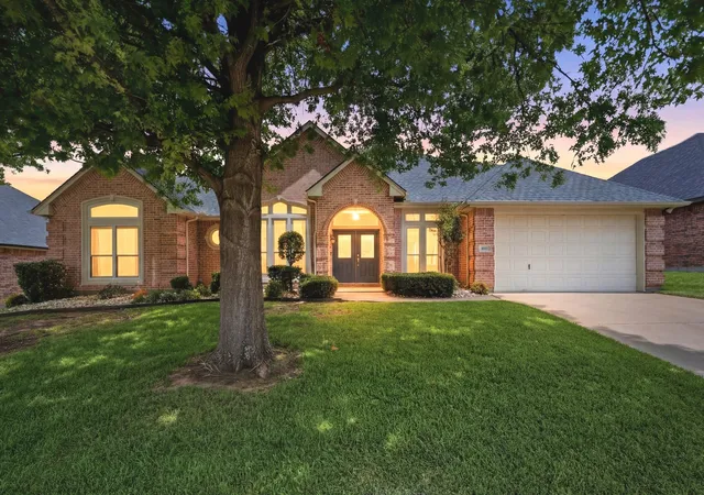 Homes for sale in Burleson, TX | 428 Arbor Lawn Dr, Burleson, TX 76028 | MLS# 21305372
