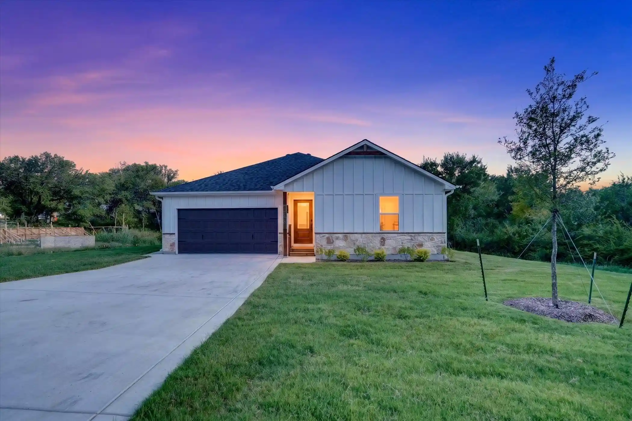 Photo 1 of Single family home for sale at 7007 Clarke Dr, Fort Worth, TX 76135 | MLS# 21311597 | Listing updated on 2026-10-28