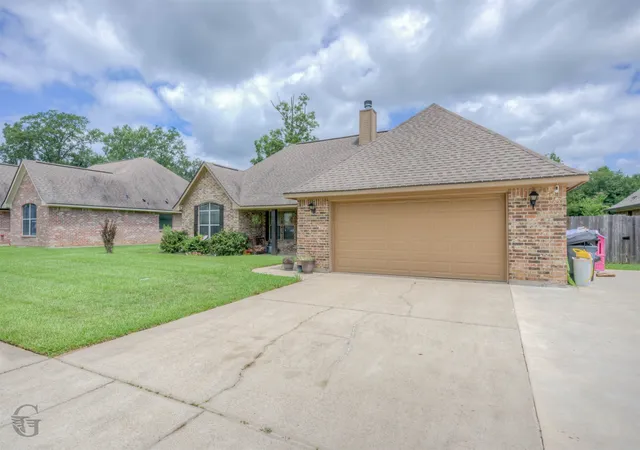 Homes for sale in Haughton, LA | 174 Bent Tree Loop, Haughton, LA 71037 | MLS# 21312707