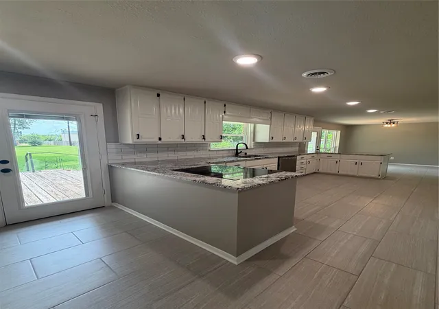 Photo 3 of Sale Pending at 1601 San Jacinto St, Sulphur Springs, TX 75482 | MLS# 21311866 | Listing updated on 2026-10-07