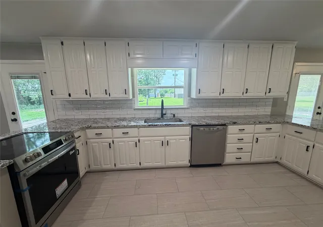 Photo 4 of Sale Pending at 1601 San Jacinto St, Sulphur Springs, TX 75482 | MLS# 21311866 | Listing updated on 2026-10-07