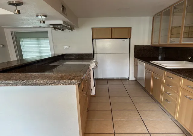 Listing Photo 4 - Condo for sale in building located at 4112 Bowser Ave, Dallas, TX 75219 - Unit #210