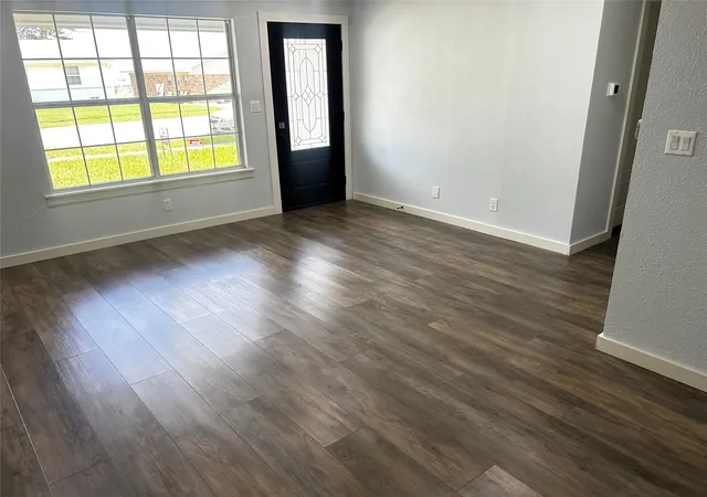 Photo 2 of Single family home for sale at 110 E Cunningham St, Bonham, TX 75418 | MLS# 21312876 | Listing updated on 2026-07-09