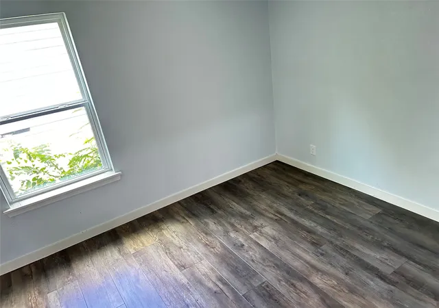 Photo 3 of Single family home for sale at 110 E Cunningham St, Bonham, TX 75418 | MLS# 21312876 | Listing updated on 2026-07-09
