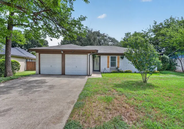 Homes for sale in Crowley, TX | 324 N Heights Dr, Crowley, TX 76036 | MLS# 21307887