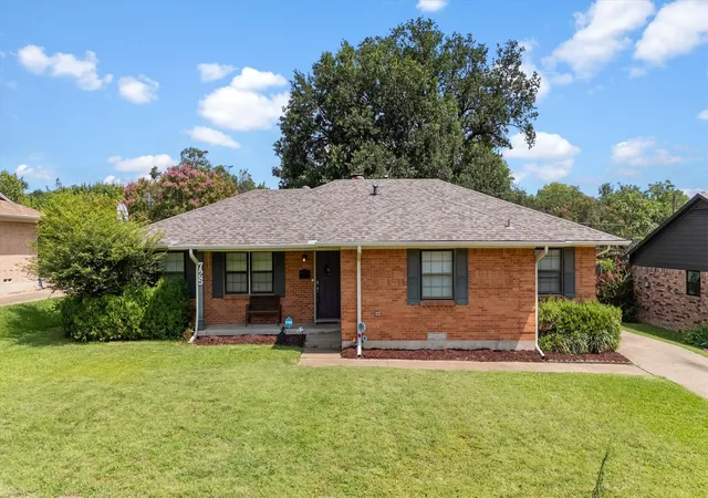 Homes for sale in Garland, TX | 725 Branch Dr, Garland, TX 75041 | MLS# 21312416