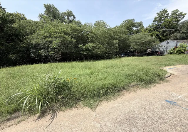 Homes for sale in Denison, TX | 1326 W Crawford St, Denison, TX 75020 | MLS# 21312446