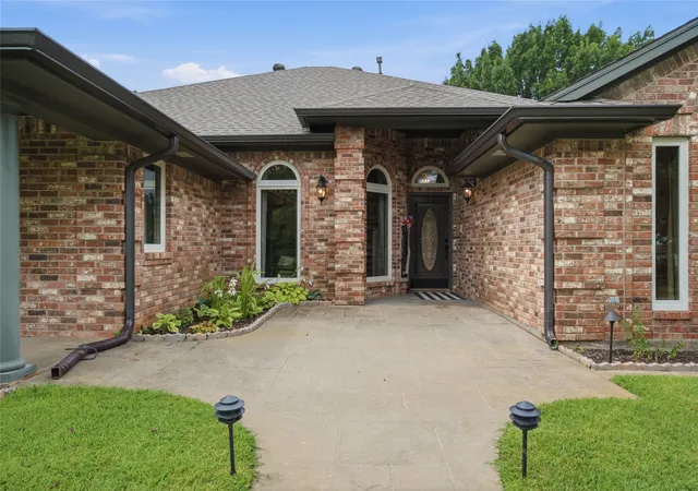 Photo 2 of Single family home for sale at 152 Fox Rd, Weatherford, TX 76088 | MLS# 21312844 | Listing updated on 2026-08-22