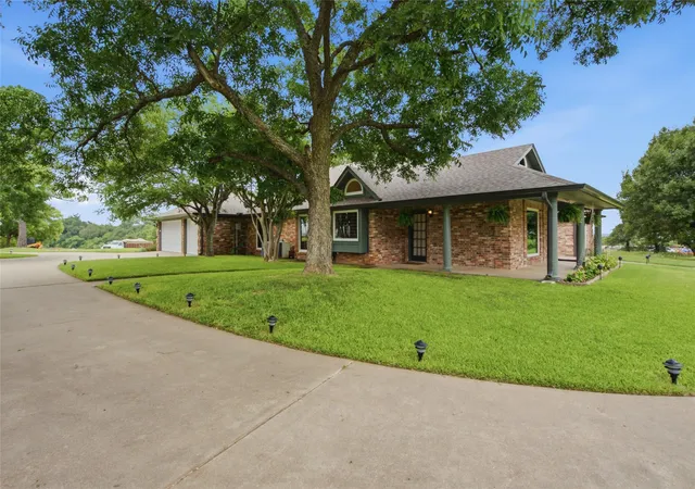 Photo 3 of Single family home for sale at 152 Fox Rd, Weatherford, TX 76088 | MLS# 21312844 | Listing updated on 2026-08-22