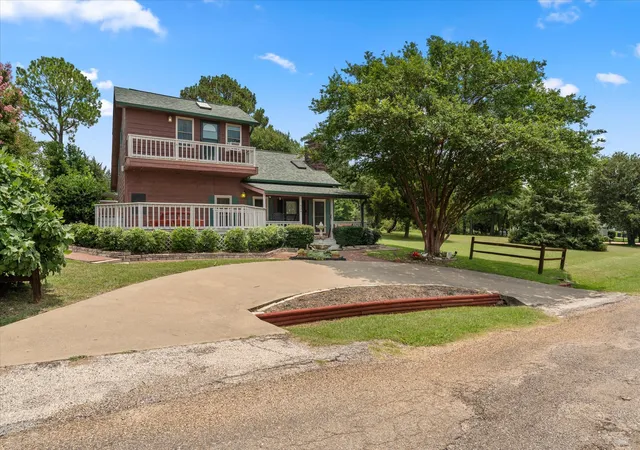 Homes for sale in Gun Barrel City, TX | 424 Lagoon Dr, Gun Barrel City, TX 75156 | MLS# 21312689