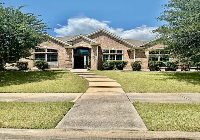 Photo 1 of Sale Pending at 1005 Trailwood Dr, De Soto, TX 75115 | MLS# 21308276 | Listing updated on 2026-08-22