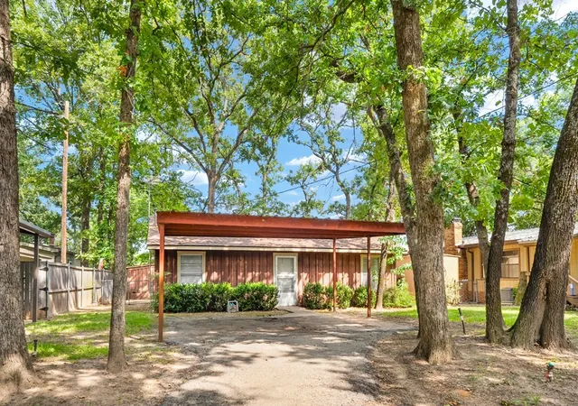 Homes for sale in Gun Barrel City, TX | 114 Arrowhead Wy, Gun Barrel City, TX 75156 | MLS# 21307113