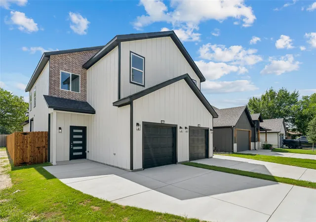 Photo 2 of Multi family home for sale at 132 Cottonwood St, Fort Worth, TX 76111 | MLS# 21312891 | Listing updated on 2026-08-22