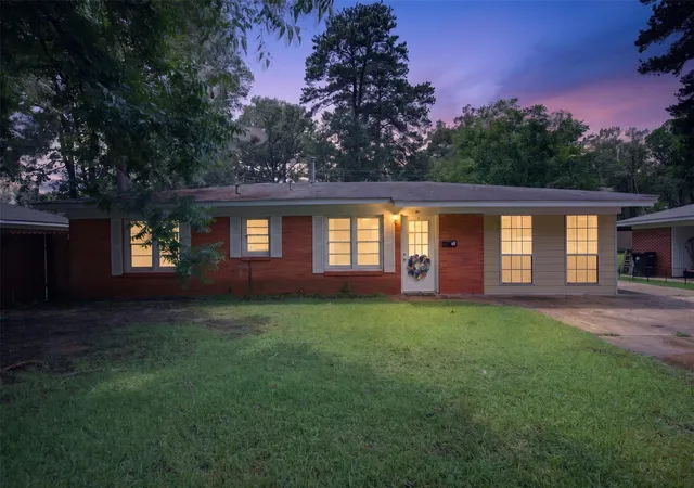 Photo 2 of Single family home for sale at 305 8th St Ne, Springhill, LA 71075 | MLS# 21312909 | Listing updated on 2026-07-27