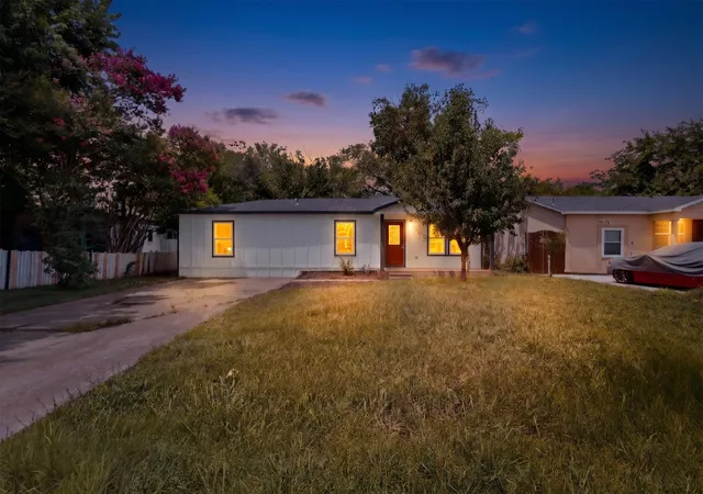 Homes for sale in Balch Springs, TX | 11303 Iris Dr, Balch Springs, TX 75180 | MLS# 21312820