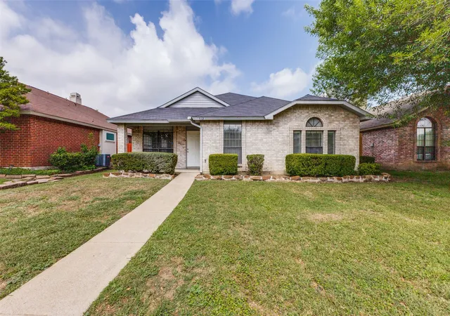 Homes for sale in Cedar Hill, TX | 512 Sims Dr, Cedar Hill, TX 75104 | MLS# 21302011