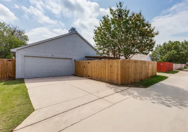 Homes for sale in Cedar Hill, TX | 512 Sims Dr, Cedar Hill, TX 75104 | MLS# 21302011