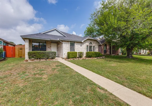 Homes for sale in Cedar Hill, TX | 512 Sims Dr, Cedar Hill, TX 75104 | MLS# 21302011