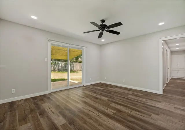 Photo 4 of Sale Pending at 914 S Hyde Park Ave, Denison, TX 75020 | MLS# 21312847 | Listing updated on 2026-10-03