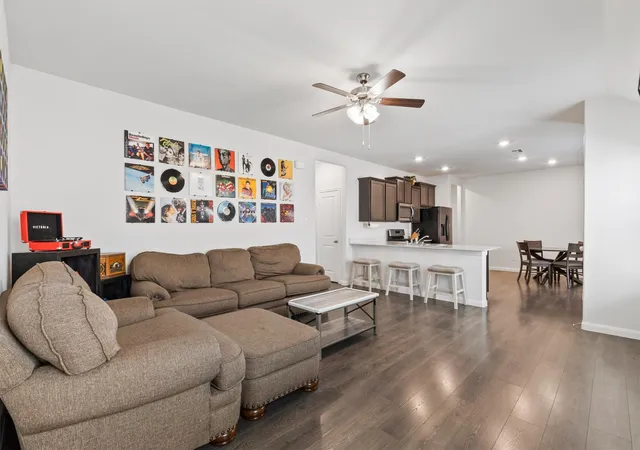 Photo 2 of Single family home for sale at 3916 Oak Creek Cir, Denison, TX 75020 | MLS# 21311432 | Listing updated on 2026-07-11