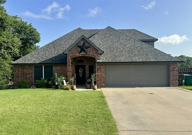 Homes for sale in Stephenville, TX | 1219 Prairie Wind Blvd, Stephenville, TX 76401 | MLS# 21313028