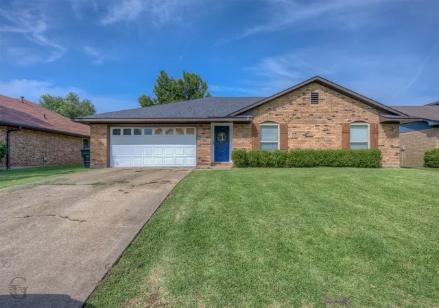 Photo 1 of Sale Pending at 5427 Shasta Dr, Bossier City, LA 71112 | MLS# 21313108 | Listing updated on 2026-07-26