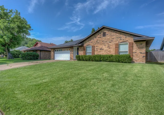 Photo 2 of Sale Pending at 5427 Shasta Dr, Bossier City, LA 71112 | MLS# 21313108 | Listing updated on 2026-07-26