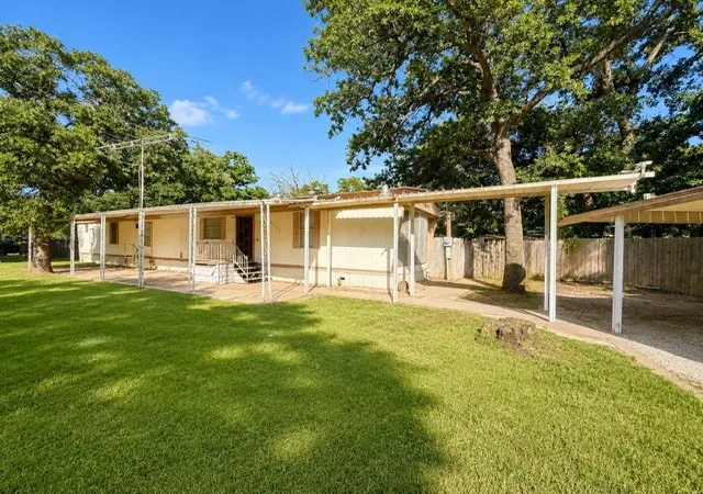 Photo 3 of Manufactured home for sale at 12109 Lunar Ln, Burleson, TX 76028 | MLS# 21306707 | Listing updated on 2026-08-31