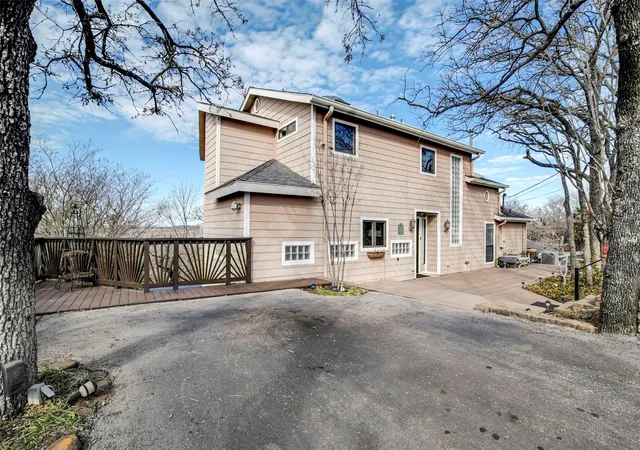 Photo 3 of Single family home for sale at 3916 Sunnyview Ln, Flower Mound, TX 75022 | MLS# 21312126 | Listing updated on 2026-09-06