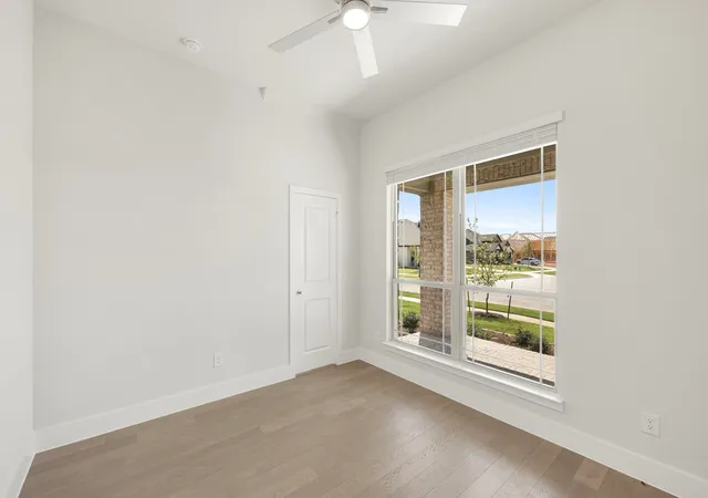 Photo 4 of Single family home for sale at 557 Red Maple Rd, Waxahachie, TX 75165 | MLS# 21313179 | Listing updated on 2026-09-28