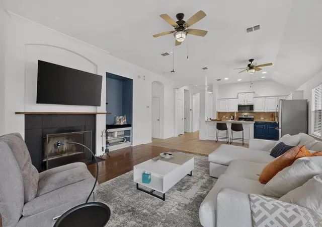 3rd image of 905 Lake Grove Dr, Little Elm, TX 75068 | MLS# 21300428