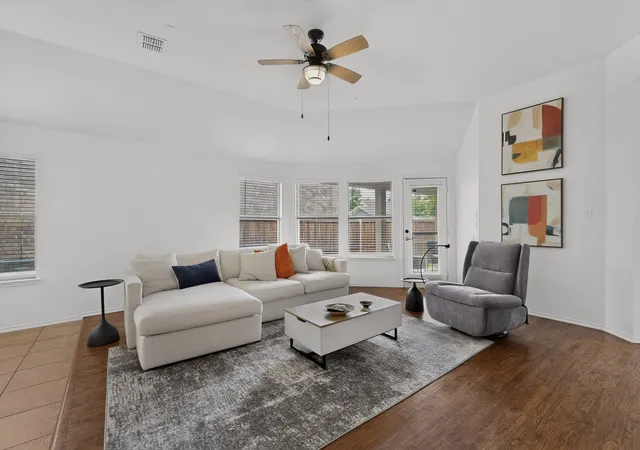 4th image of 905 Lake Grove Dr, Little Elm, TX 75068 | MLS# 21300428