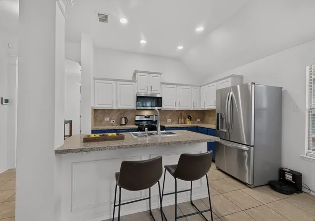 5th image of 905 Lake Grove Dr, Little Elm, TX 75068 | MLS# 21300428