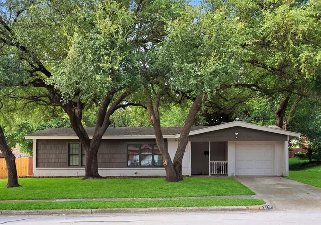 Photo 1 of Single family home for sale at 6220 Franwood Ter, Fort Worth, TX 76112 | MLS# 21312085 | Listing updated on 2026-08-22