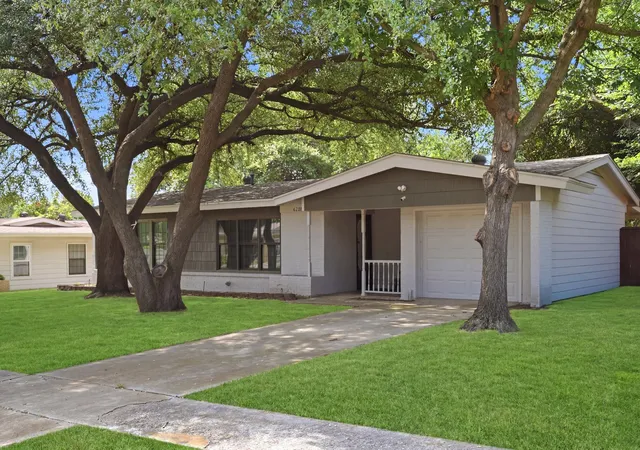 Photo 2 of Single family home for sale at 6220 Franwood Ter, Fort Worth, TX 76112 | MLS# 21312085 | Listing updated on 2026-08-22