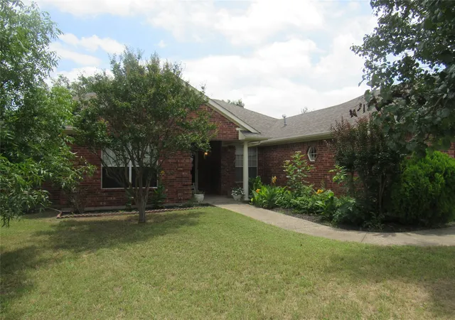 Photo 1 of Single family home for sale at 404 County Road 260, Gainesville, TX 76240 | MLS# 21308806 | Listing updated on 2026-08-22