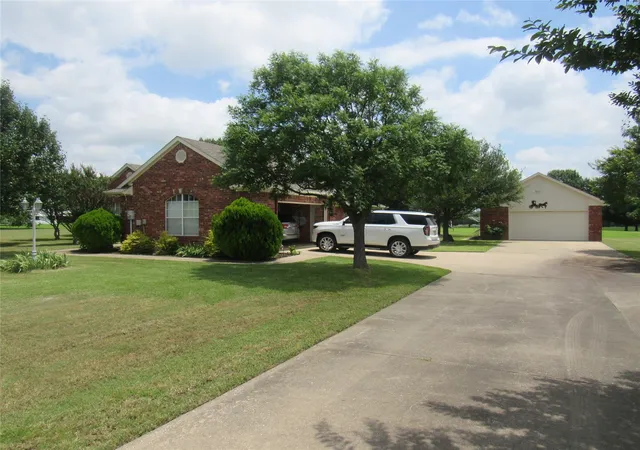 Photo 3 of Single family home for sale at 404 County Road 260, Gainesville, TX 76240 | MLS# 21308806 | Listing updated on 2026-08-22