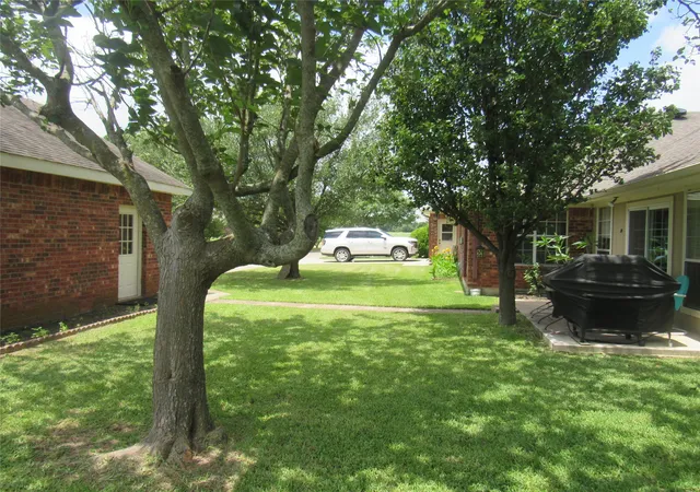 Photo 3 of Single family home for sale at 404 County Road 260, Gainesville, TX 76240 | MLS# 21308806 | Listing updated on 2026-08-22