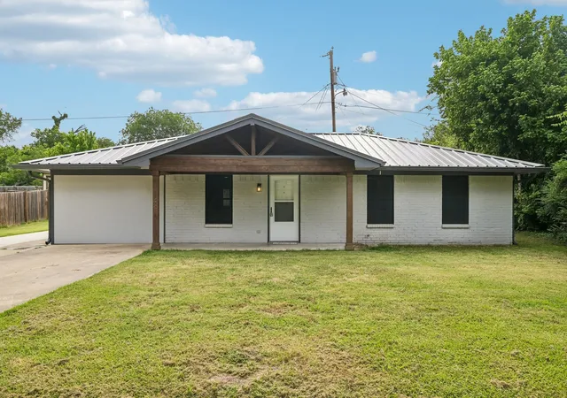 Homes for sale in Kemp, TX | 511 Commerce St, Kemp, TX 75143 | MLS# 21313159