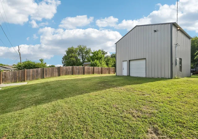 Homes for sale in Kemp, TX | 511 Commerce St, Kemp, TX 75143 | MLS# 21313159