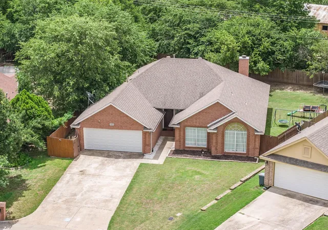 Homes for sale in Justin, TX | 115 S Blue Bonnet Cir, Justin, TX 76247 | MLS# 21305968