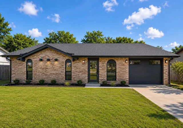 Photo 1 of Sale Pending at 132 Yorkshire Dr, Cedar Hill, TX 75104 | MLS# 21313269 | Listing updated on 2026-08-03