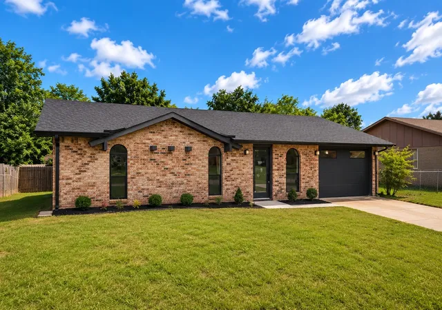 Photo 2 of Sale Pending at 132 Yorkshire Dr, Cedar Hill, TX 75104 | MLS# 21313269 | Listing updated on 2026-08-03