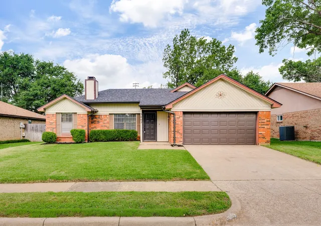 Homes for sale in Bedford, TX | 3005 Richwood Cir, Bedford, TX 76021 | MLS# 21312663
