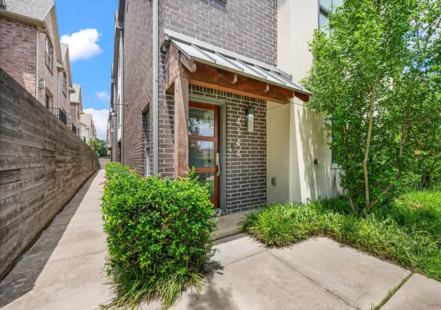 Photo 4 of Condo for sale at 4144 Druid Ln #1, Dallas, TX 75205 | MLS# 21304968 | Listing updated on 2026-08-21