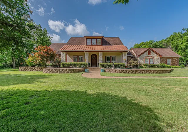 Photo 2 of Sale Pending at 401 Saint Michaels Wy, Rockwall, TX 75032 | MLS# 21305870 | Listing updated on 2026-07-10